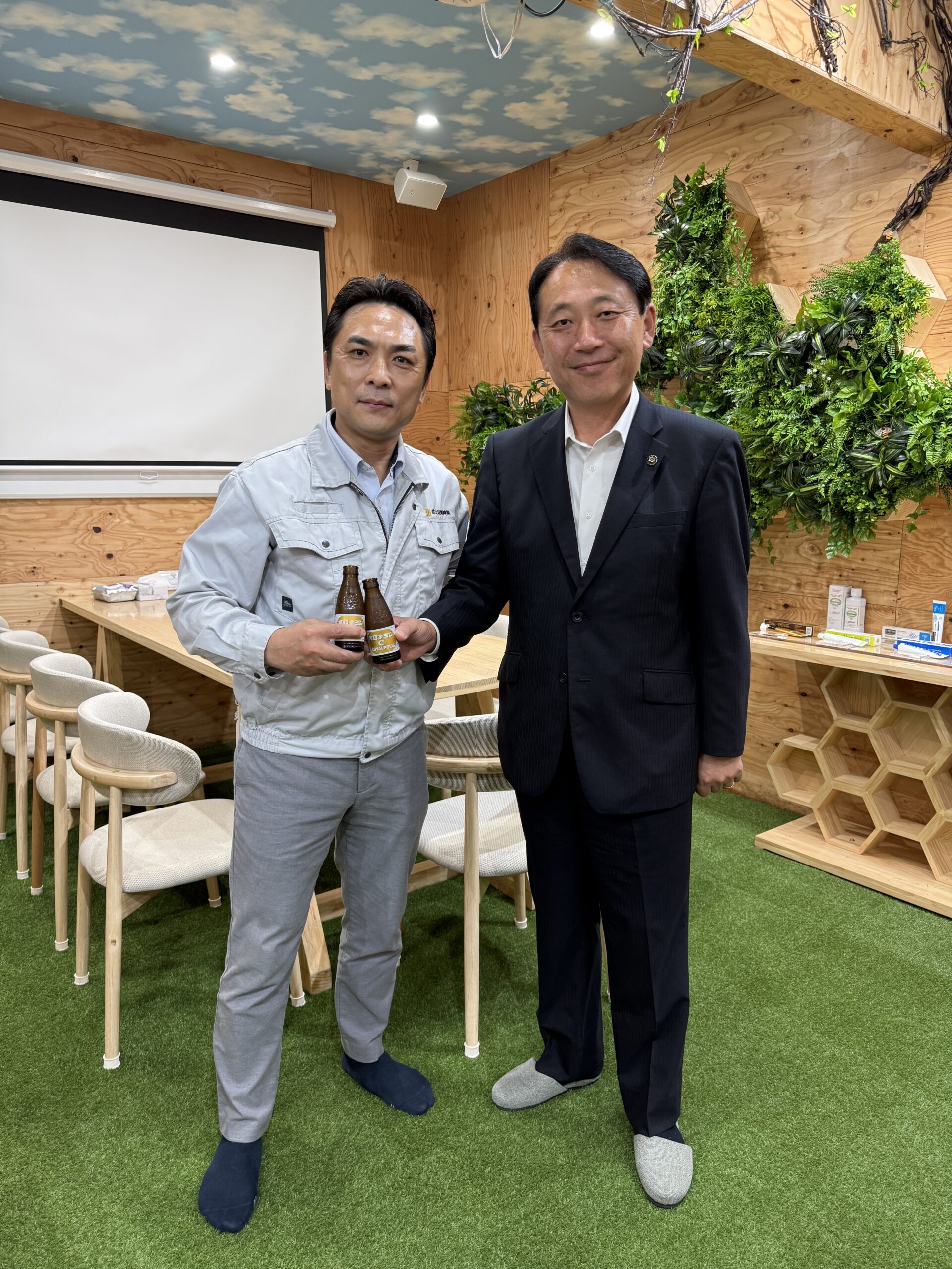 志木市長が富士見養蜂園の
直売所・FUJIMIプロポリスミュージアムを訪問されました